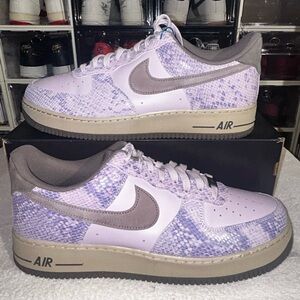Nike Air Force 1 '07 LV8 in the "Purple Snakeskin
#HF2898-500   Original shoebox